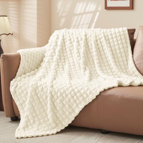 BEDELITE 3D Checked Cream Fleece Throw Blanket for Couch, 50x70 Inch - Image 7
