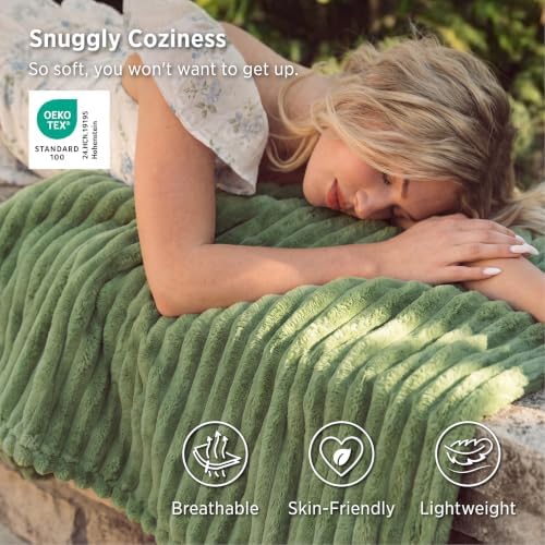 Bedsure Soft Reseda Green Throw Blanket for Couch Decor Gifts 50"x60" - Image 3