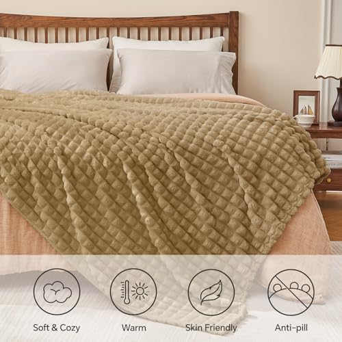 BEDELITE 3D Checked Camel Fleece Throw Blanket for Couch, 50x70 Inch - Image 4