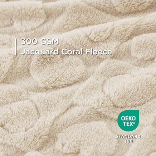 Bedsure Ultra Soft Dog Blankets for Large Dogs 300GSM Fleece, 40x50 White - Image 3