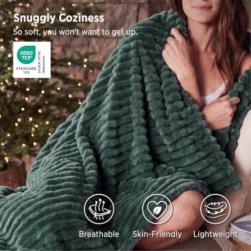 Bedsure Soft Throw Blanket for Couch Decor Gifts Christmas Green 50"x60" - Image 2