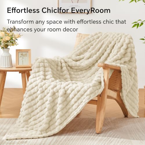 BEDELITE 3D Checked Beige Fleece Throw Blanket for Couch, 50x60 Inches - Image 3