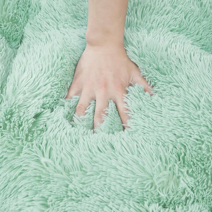 EHEYCIGA Fluffy Dog Crate Bed for Large Dogs, Plush Faux Fur Crate Pad, Calming Anti Anxiety Large Dog Bed, Washable Soft Warm Mat with Non-Slip Bottom, Apple Green